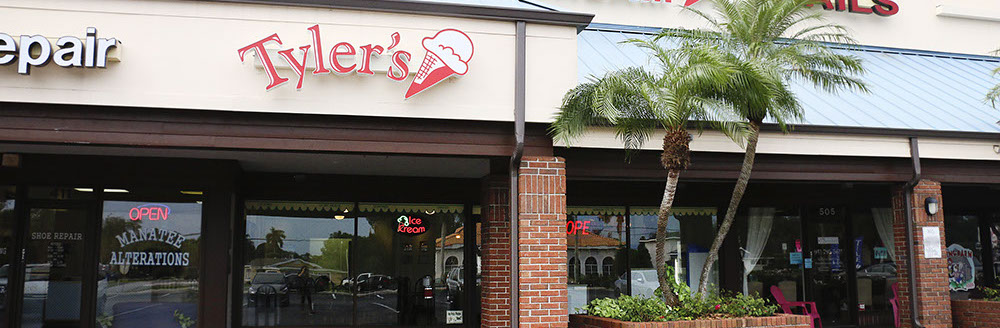 Manatee avenue storefront photo